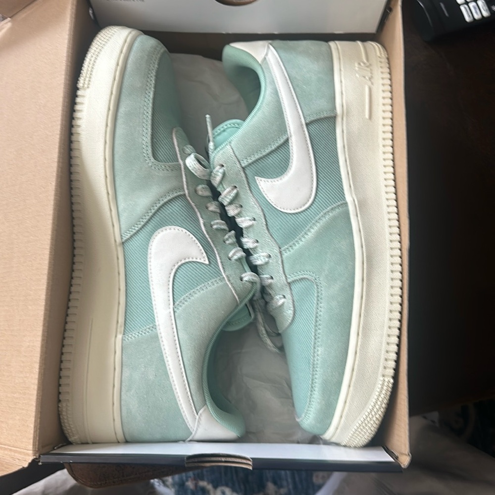 AF1 ‘07 LV8 certified fresh enamel green